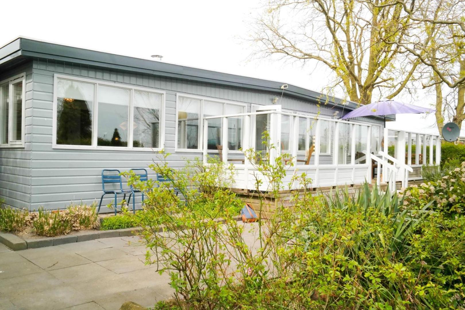 Bijzonder Chalet An Der Marina Met Sauna Anjum Exterior foto